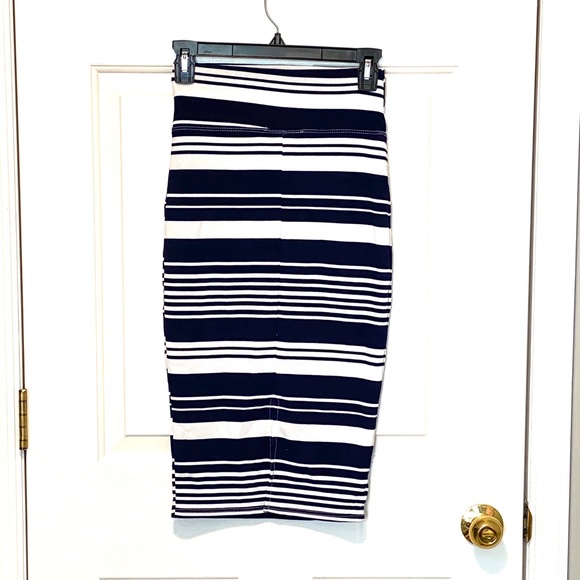 I’m in love with Derek pencil skirt S 491 - Picture 2 of 5